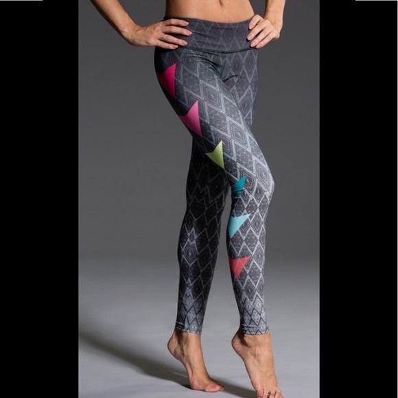 NWT Onzie Yoga Graphic Print Legging Side Pop